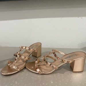 ROSE GOLD VALENTINO STUDDED BLOCK HEEL SANDAL